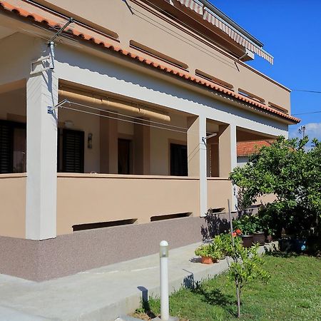 Apartment Lucijan Бибине Екстериор снимка