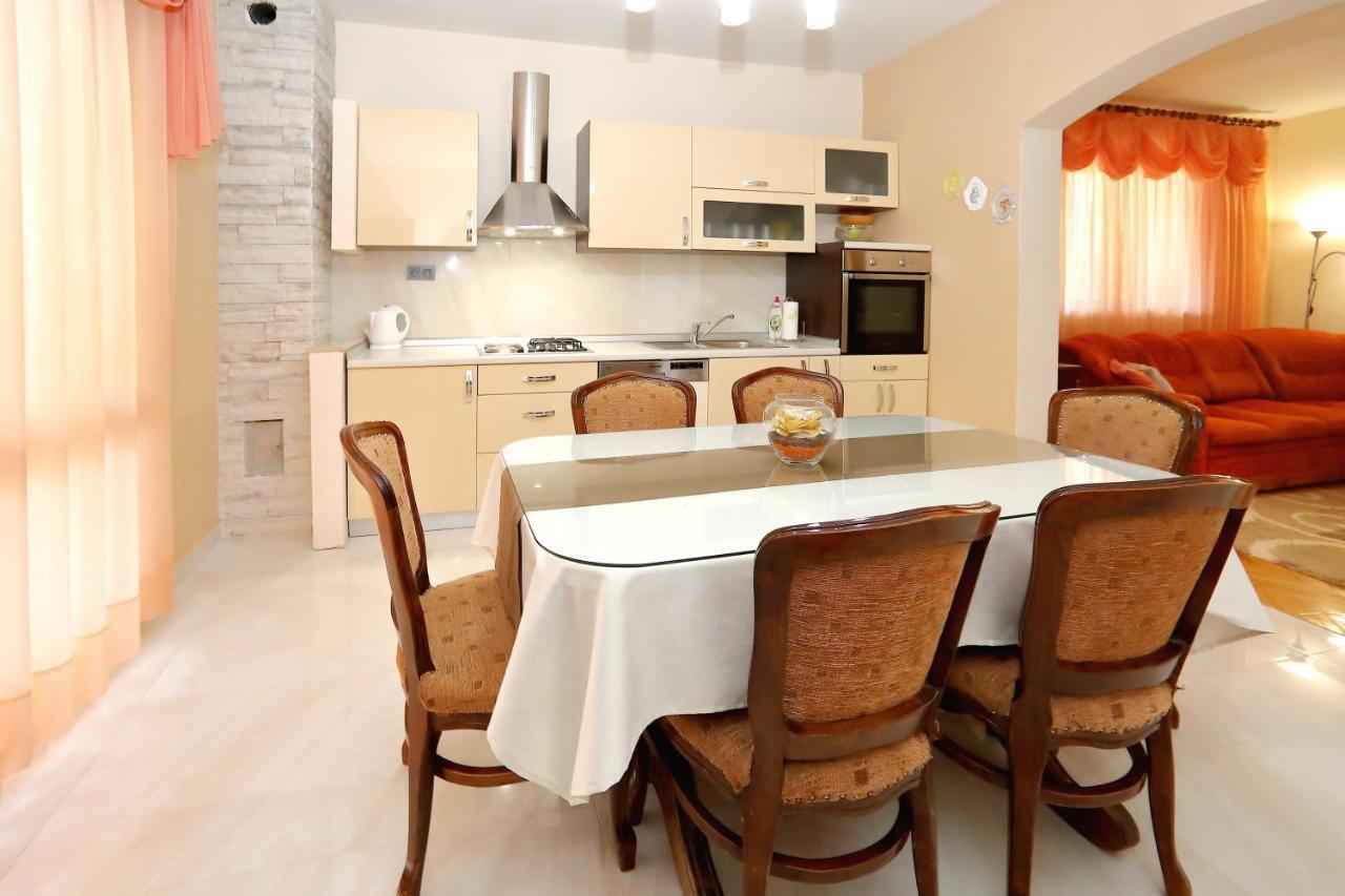 Apartment Lucijan Бибине Екстериор снимка