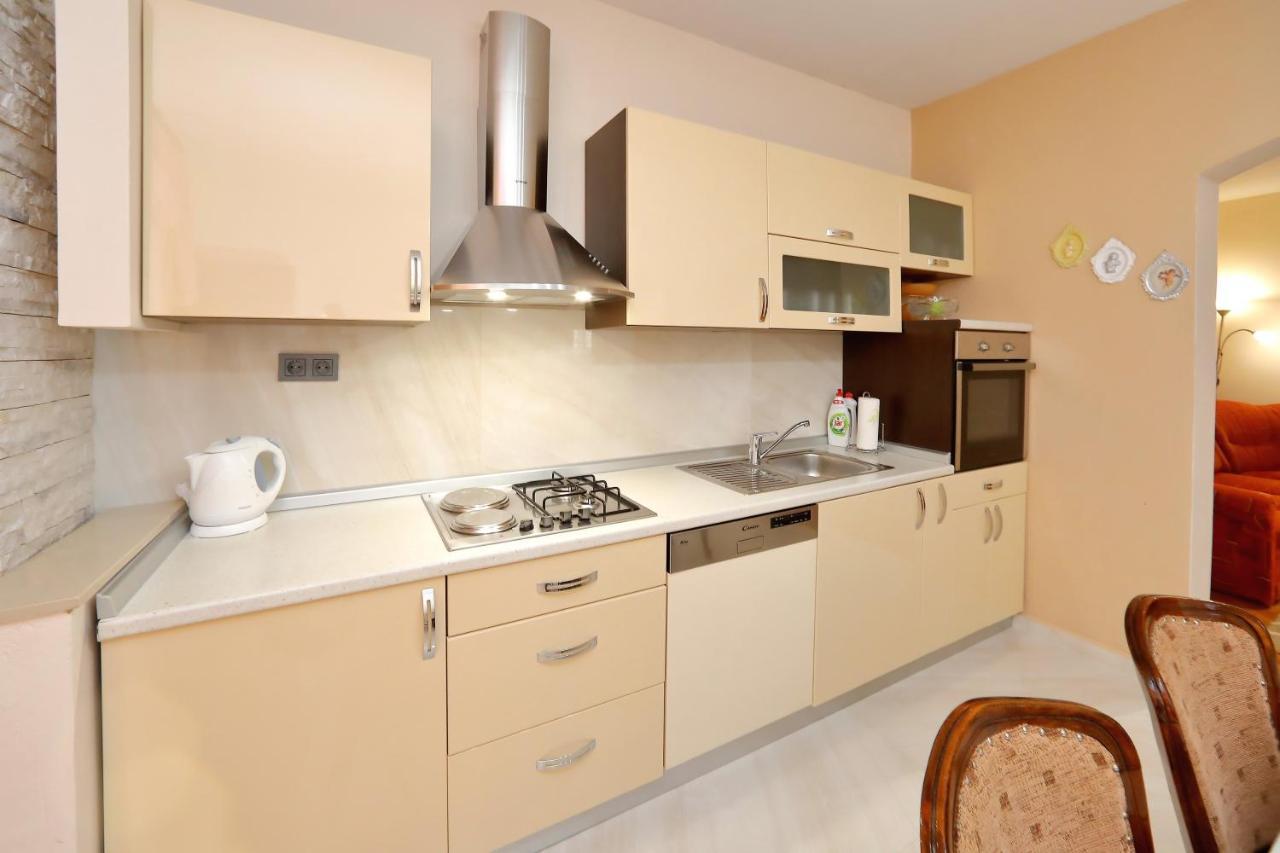 Apartment Lucijan Бибине Екстериор снимка