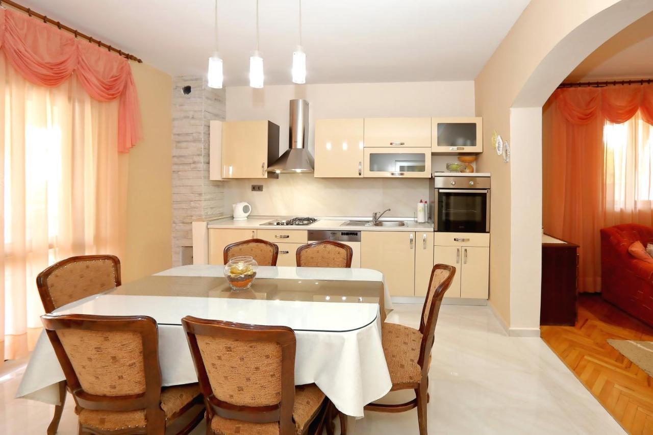 Apartment Lucijan Бибине Екстериор снимка