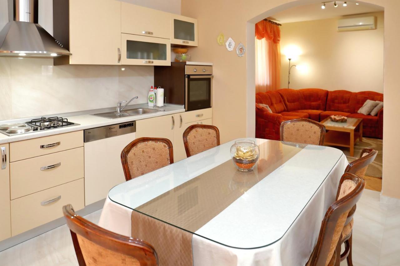 Apartment Lucijan Бибине Екстериор снимка