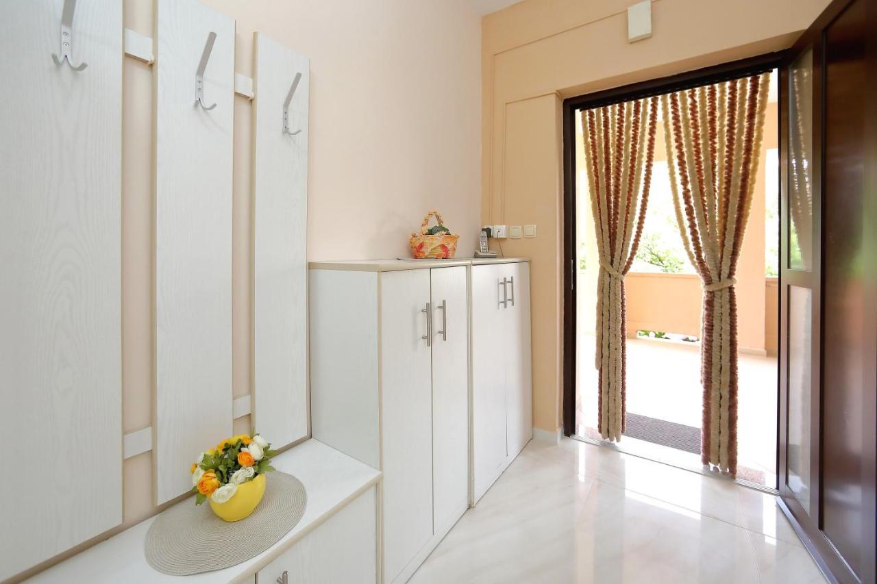 Apartment Lucijan Бибине Екстериор снимка