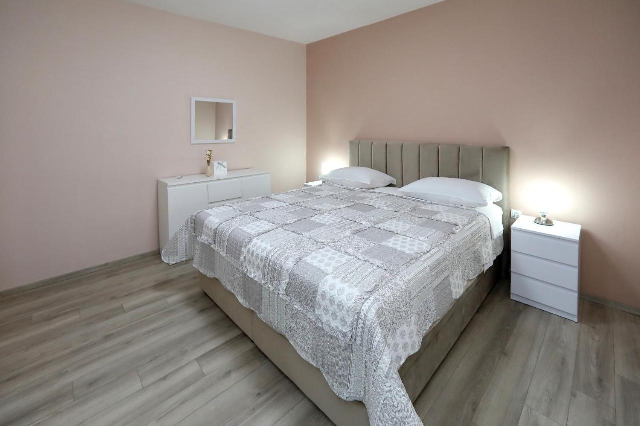 Apartment Lucijan Бибине Екстериор снимка