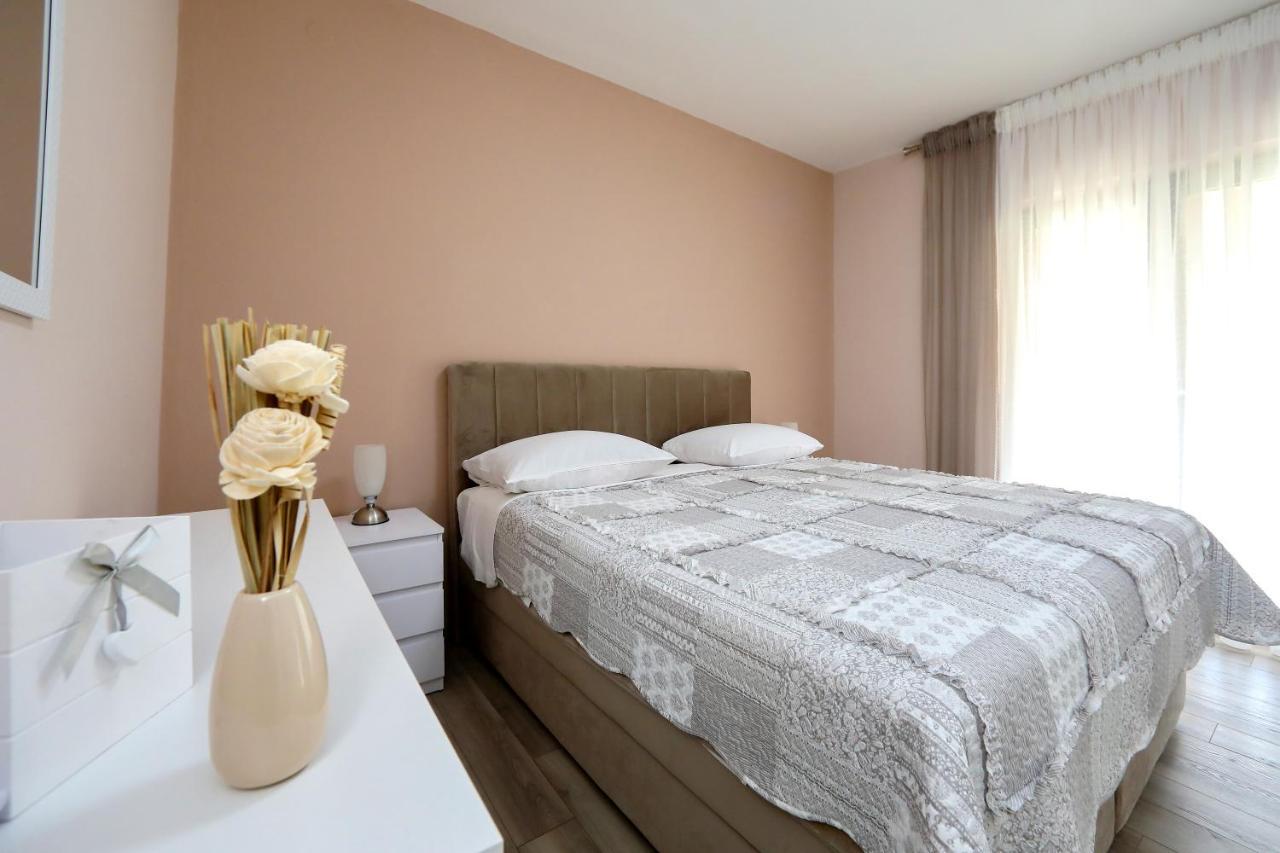 Apartment Lucijan Бибине Екстериор снимка