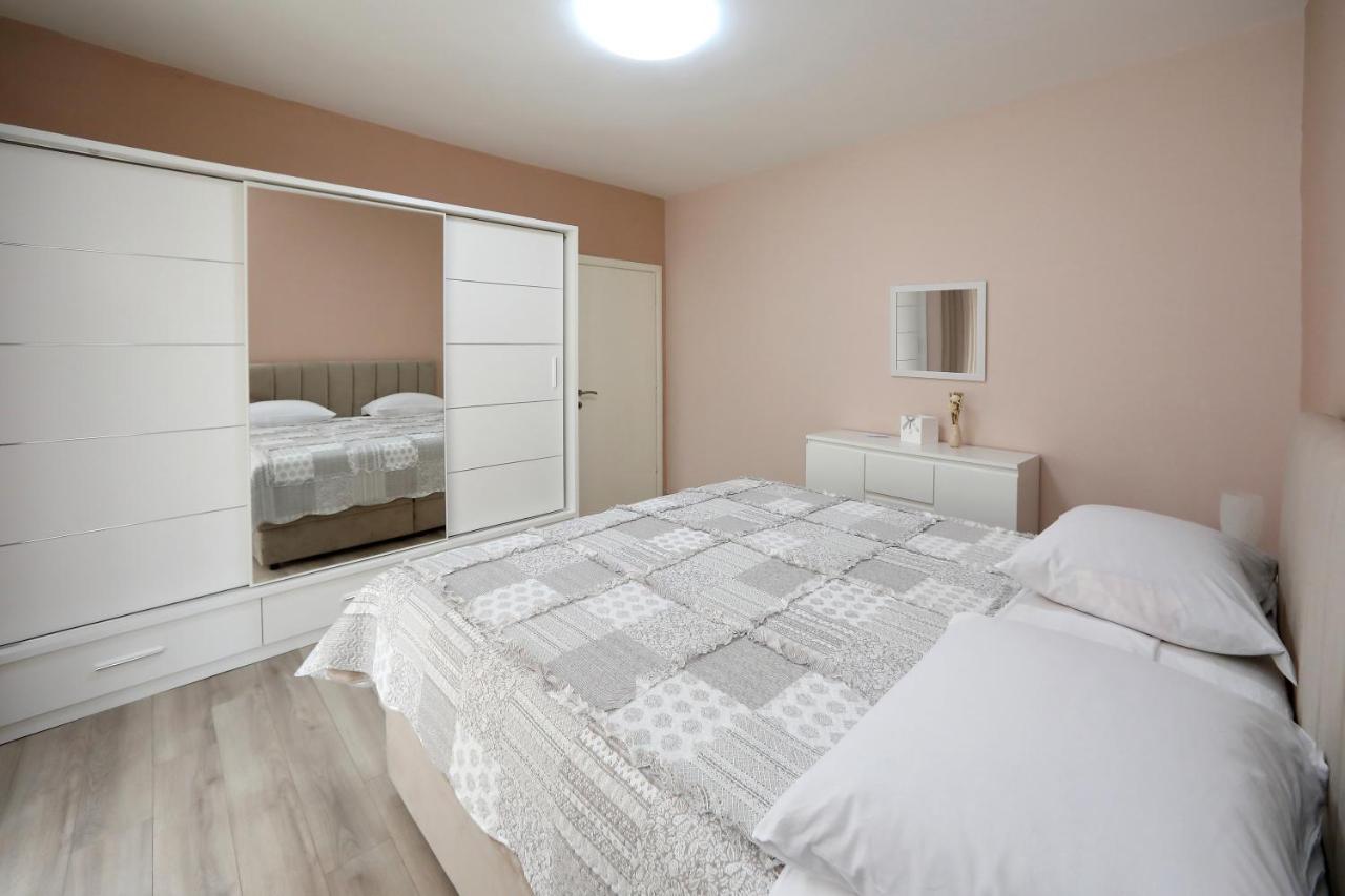 Apartment Lucijan Бибине Екстериор снимка