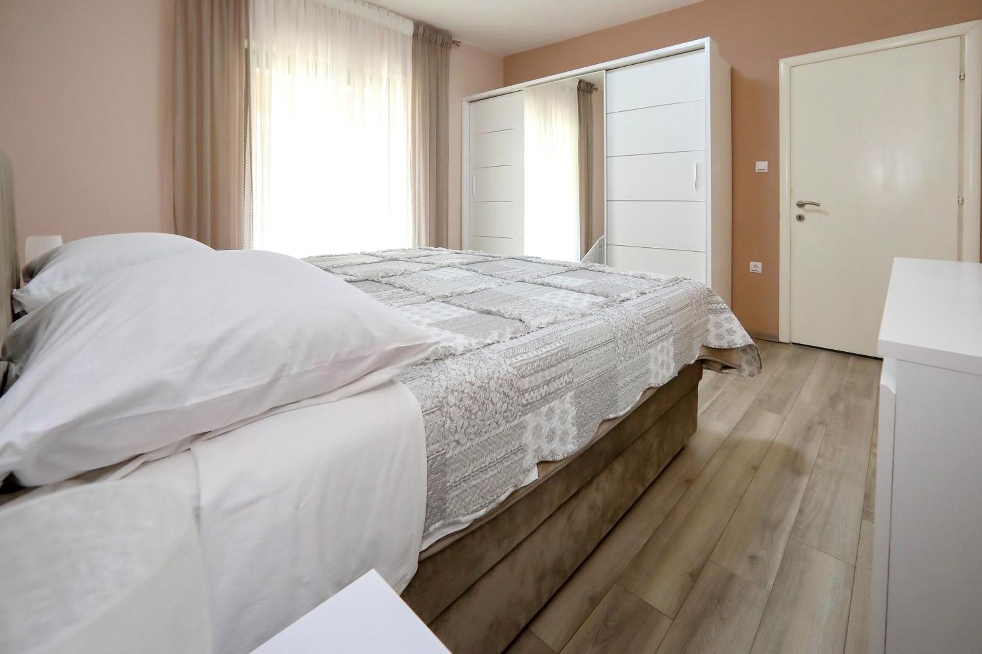Apartment Lucijan Бибине Екстериор снимка