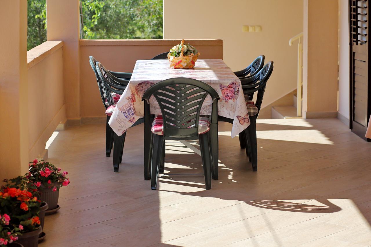 Apartment Lucijan Бибине Екстериор снимка