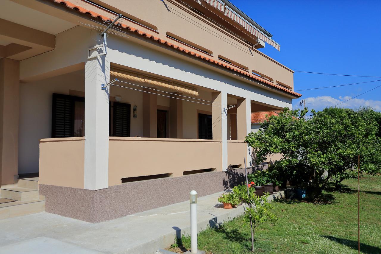 Apartment Lucijan Бибине Екстериор снимка